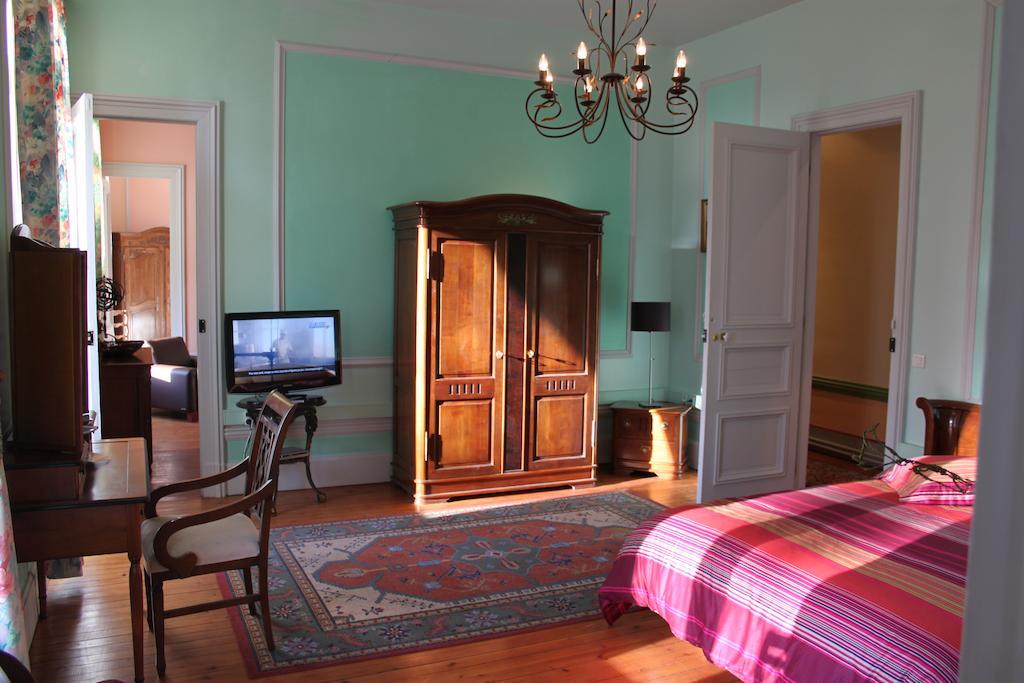 Chateau Des Saveurs Saint-Sauveur-dʼÉmalleville Habitación foto